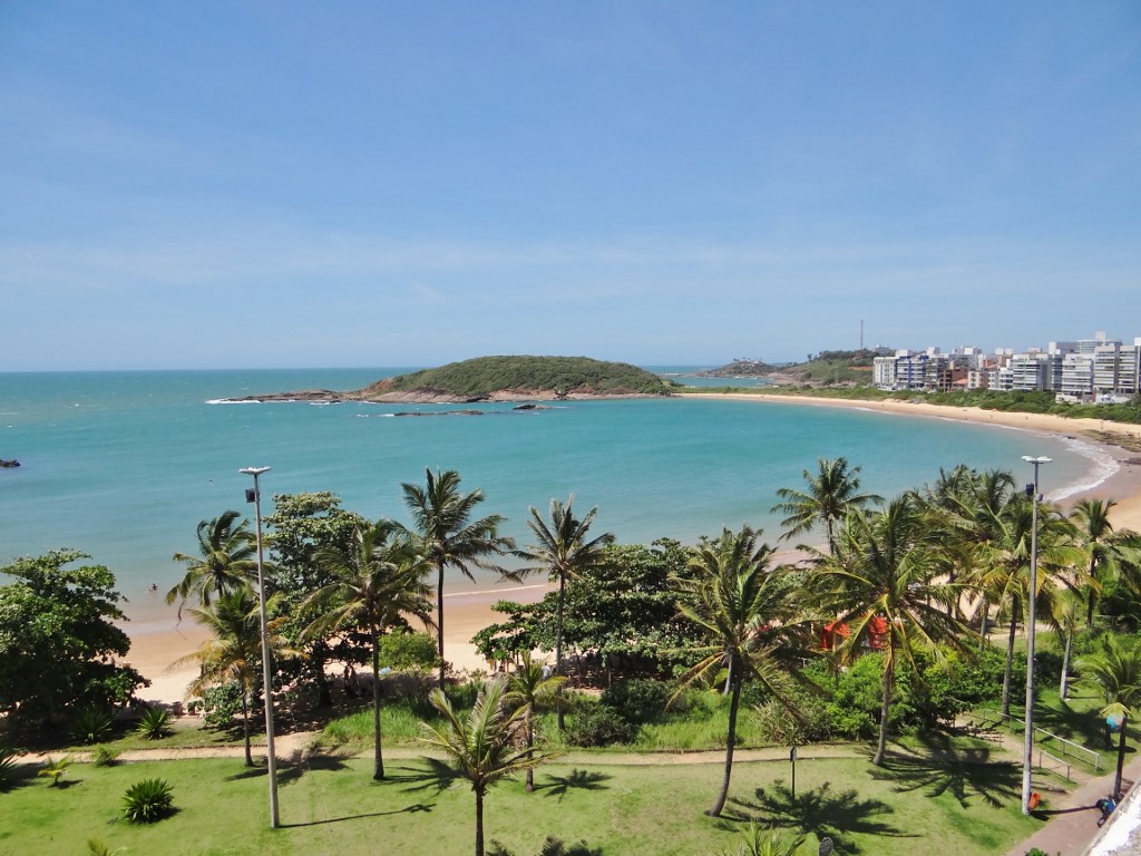 A Praia de Peracanga fica na Enseada Azul em Guarapari.