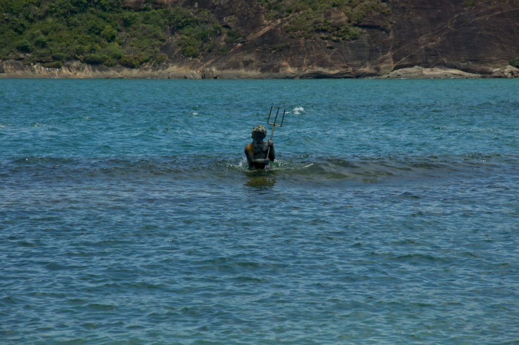 Estátua some da Praia do Netuno